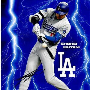 Shohei Otani Los Angeles Dodgers Baseball Team Pitcher MLB Signed 8X10 Photo
